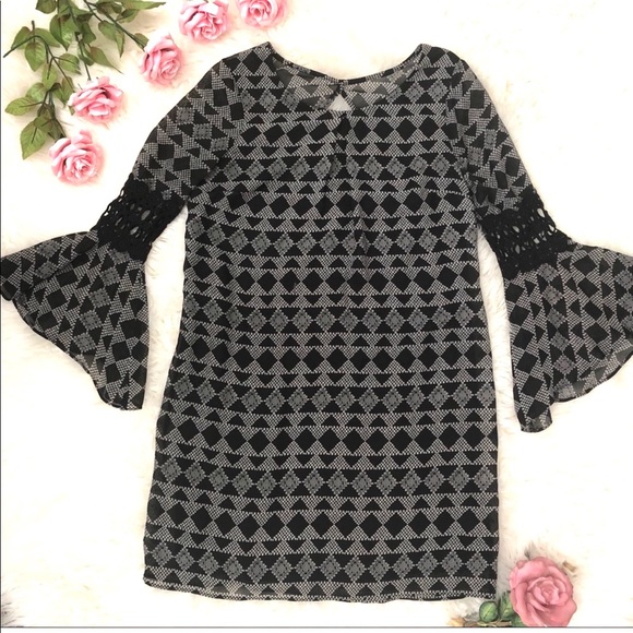 A. Byer Dresses & Skirts - A.Byer dress bell sleeves keyhole Sz M